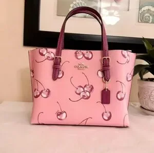 【COACH】Mollie Tote Bag 25★Cherry Prin★ Coach Mollie Tote Bag 25 In Signature Canvas With Cherry